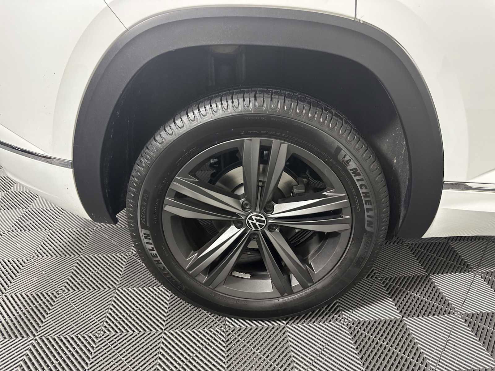 Used 2022 Volkswagen Atlas Cross Sport SEL R-Line image 30