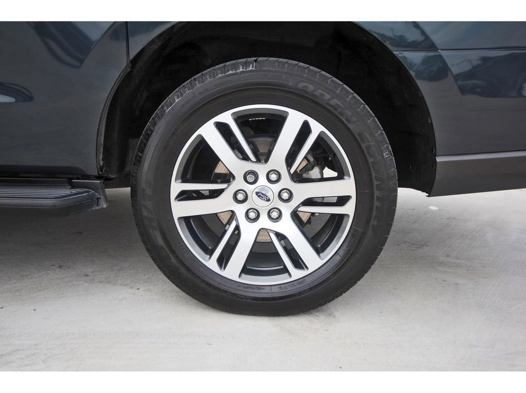 Certified 2024 Ford Expedition Max XLT image 30