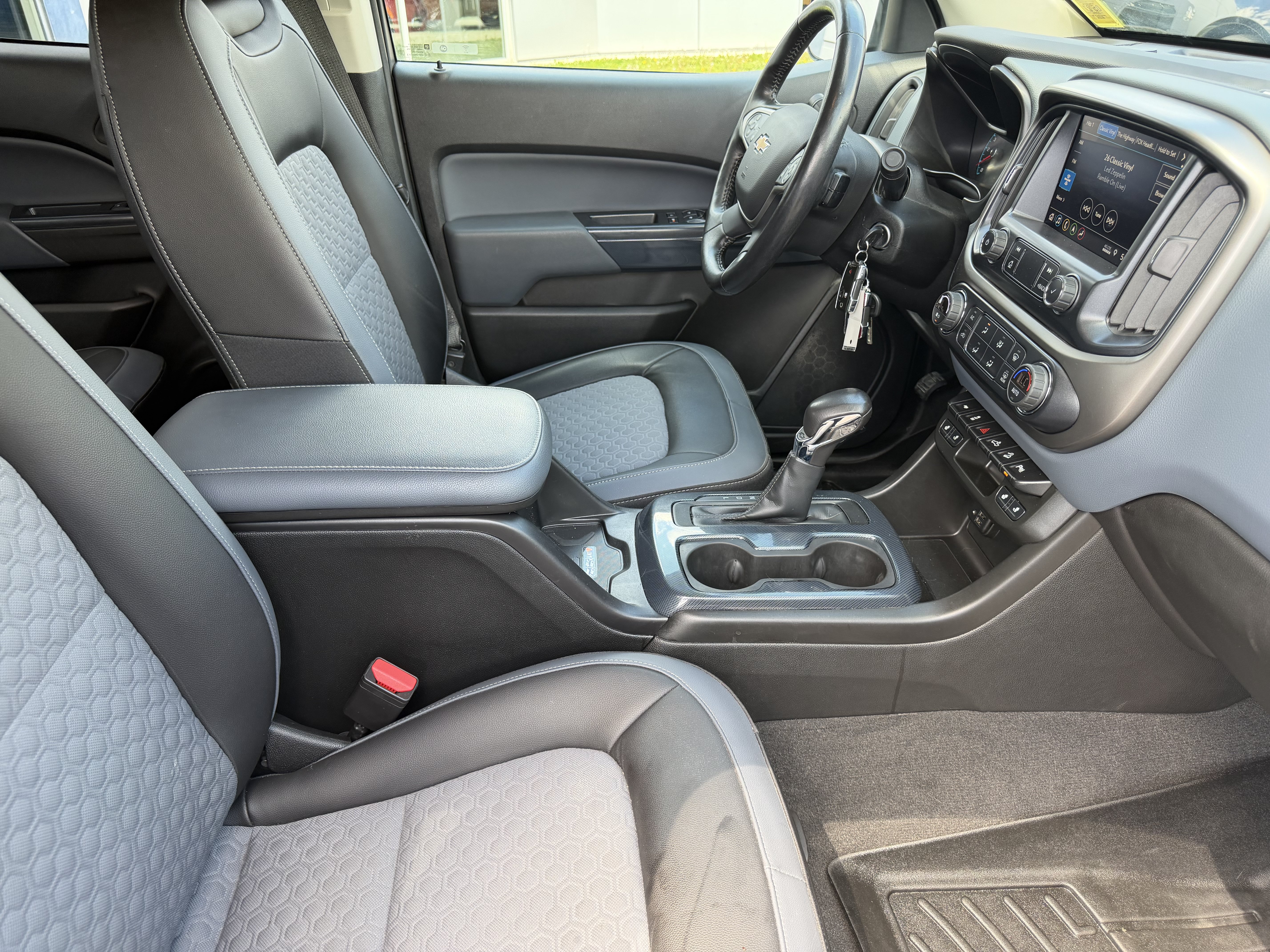 Used 2022 Chevrolet Colorado Z71 AWD/4WD image 13