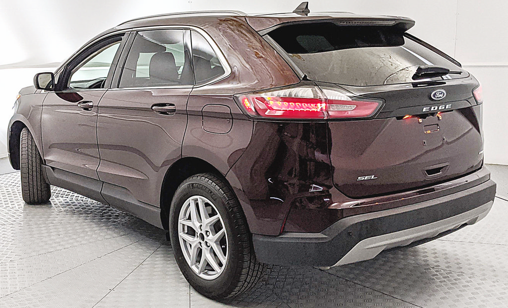 Certified 2023 Ford Edge SEL w/ Convenience Package AWD/4WD image 4