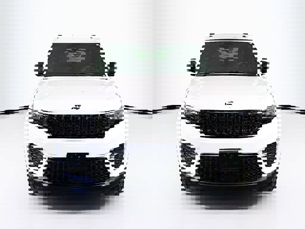 Used 2024 Jeep Grand Cherokee Altitude image 8