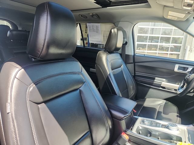 Certified 2022 Ford Explorer XLT w/ Equipment Group 202A AWD/4WD image 34