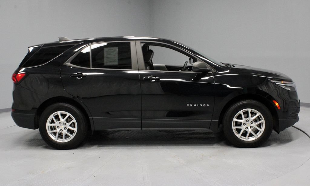 Used 2022 Chevrolet Equinox LS AWD/4WD image 12