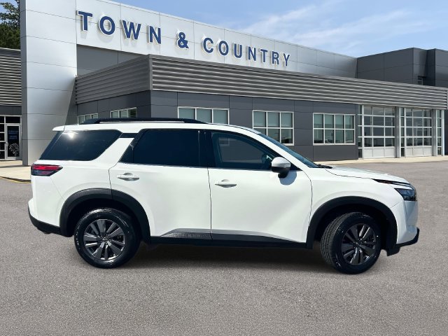 Used 2025 Nissan Pathfinder SV AWD/4WD image 2