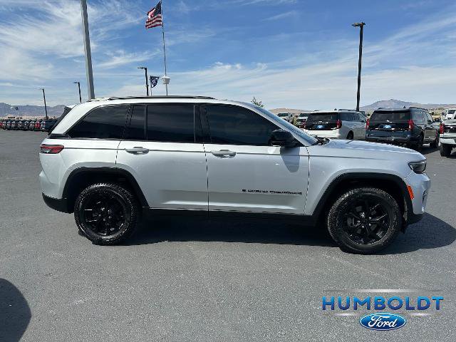 Used 2024 Jeep Grand Cherokee Altitude AWD/4WD image 4