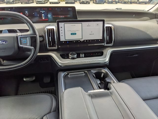 Certified 2025 Ford Expedition Platinum AWD/4WD image 17