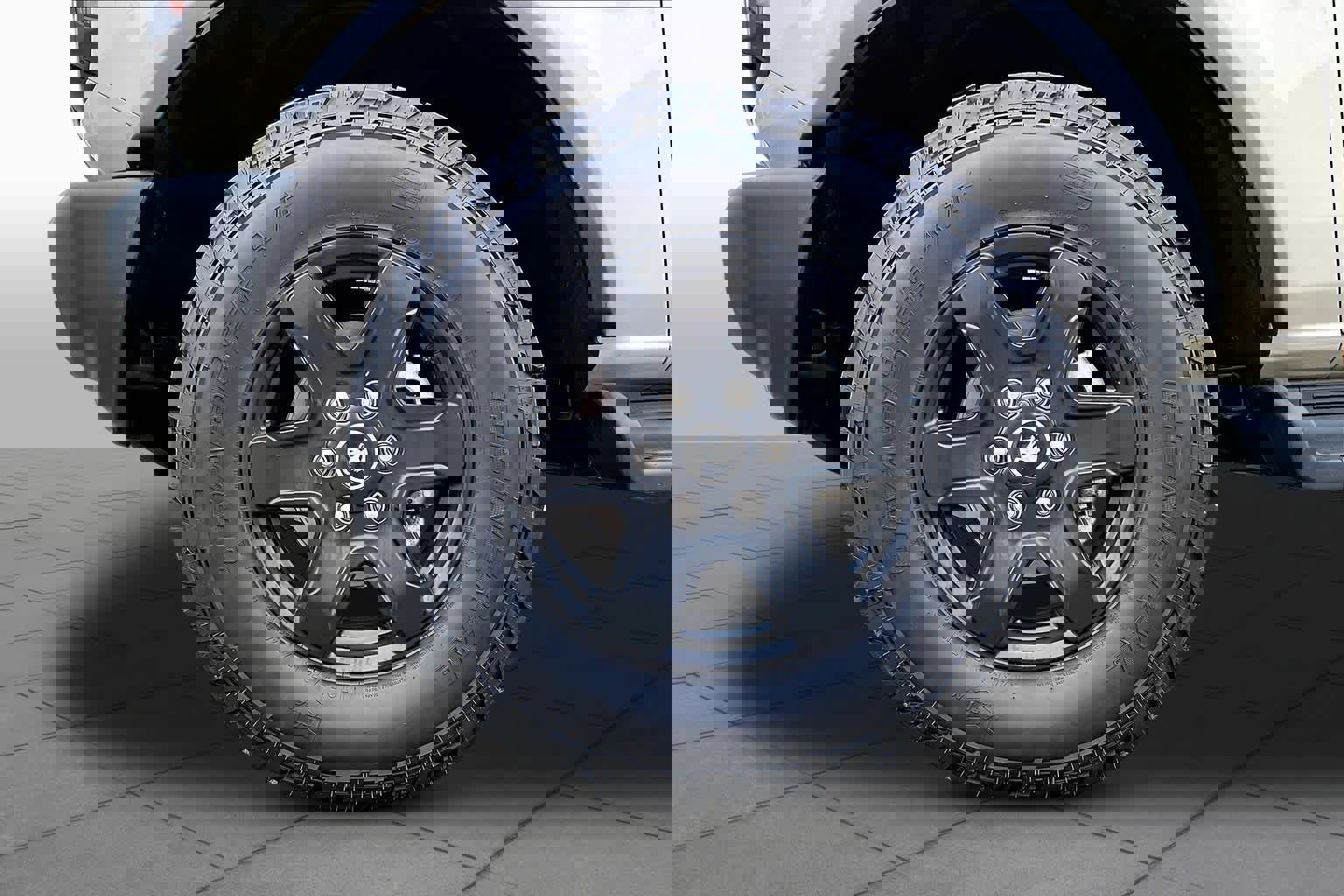 Certified 2025 Ford Bronco Outer Banks w/ Black Appearance Package image 14