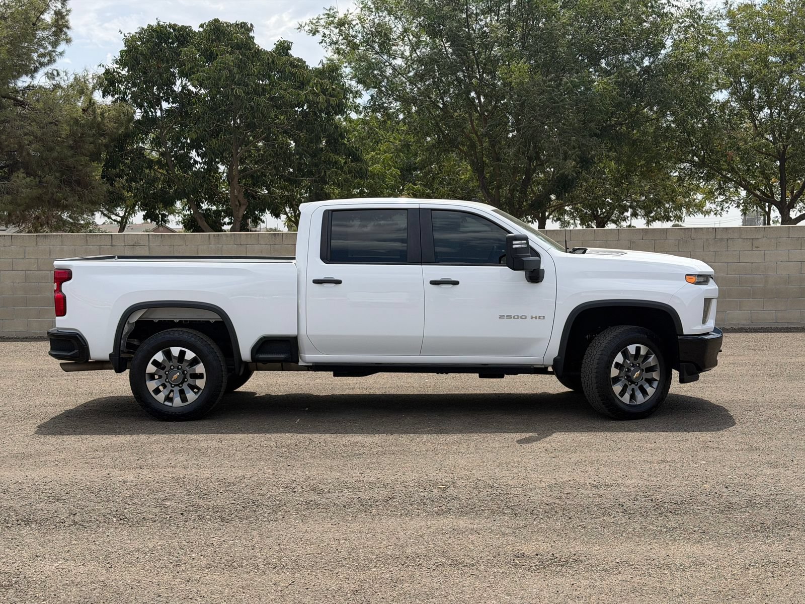 Used 2022 Chevrolet Silverado 2500 Custom w/ Custom Convenience Package RWD image 2