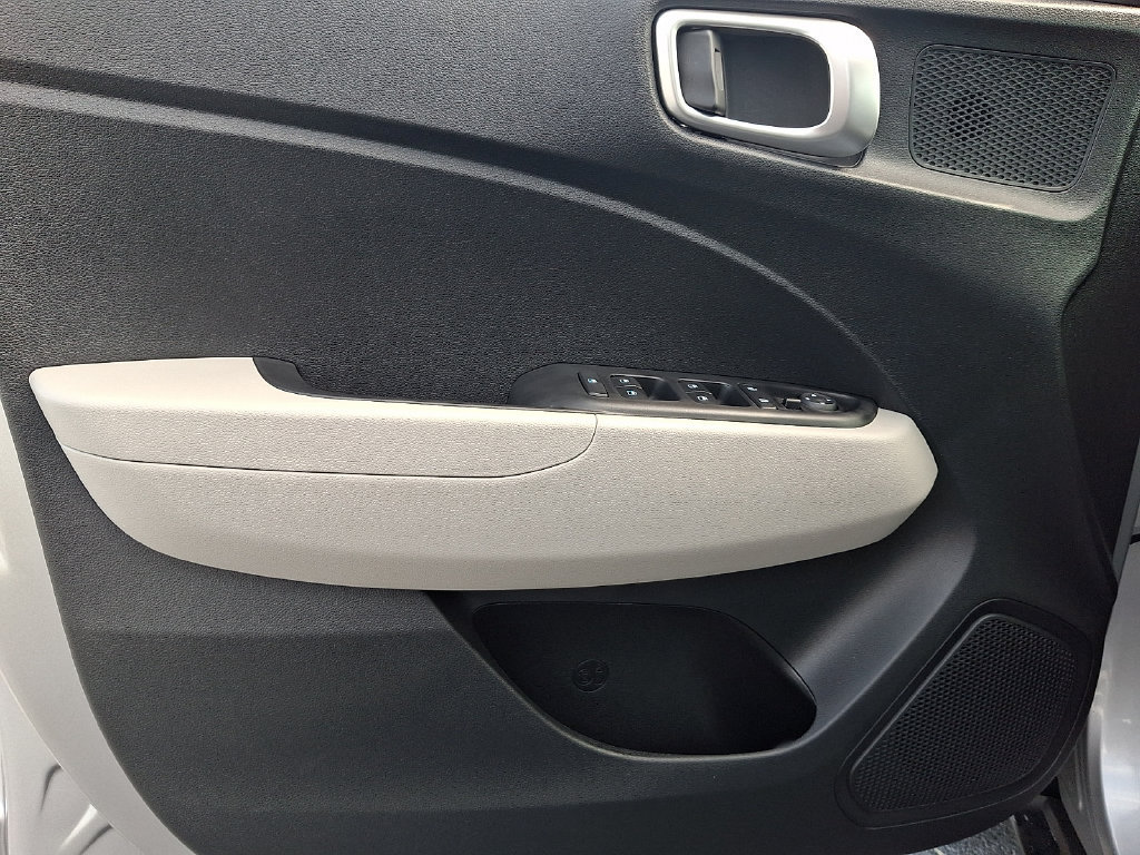 Used 2024 Hyundai Venue SEL FWD image 12