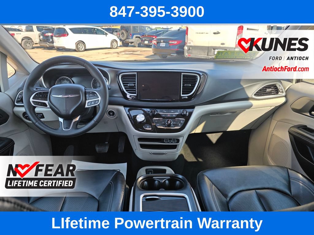 Used 2024 Chrysler Pacifica Touring-L FWD image 41