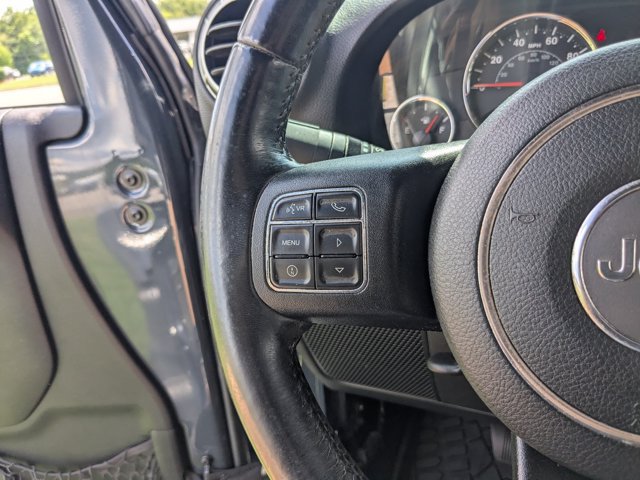 Used 2017 Jeep Wrangler Unlimited Sahara w/ Connectivity Group AWD/4WD image 16