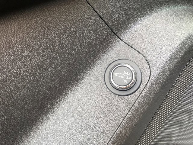 Used 2023 GMC Acadia SLT image 19