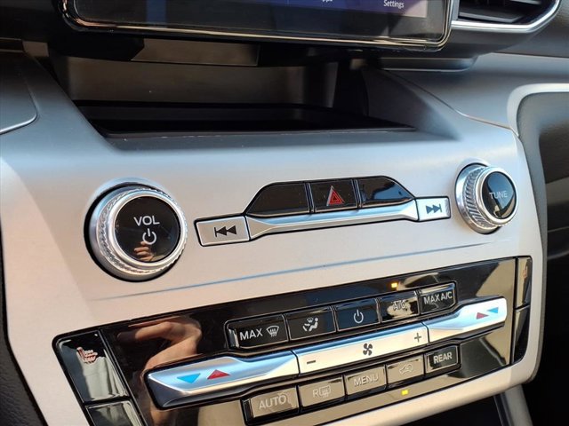 Certified 2022 Ford Explorer XLT w/ Equipment Group 202A image 9