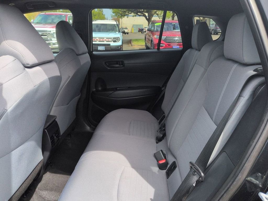 Used 2025 Toyota Corolla Cross AWD Hybrid w/ Moonroof Package image 24