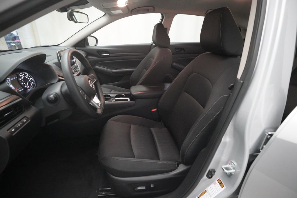 Used 2024 Nissan Altima 2.5 SV FWD image 7