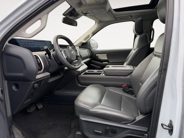 Certified 2025 Ford Expedition Active AWD/4WD image 9