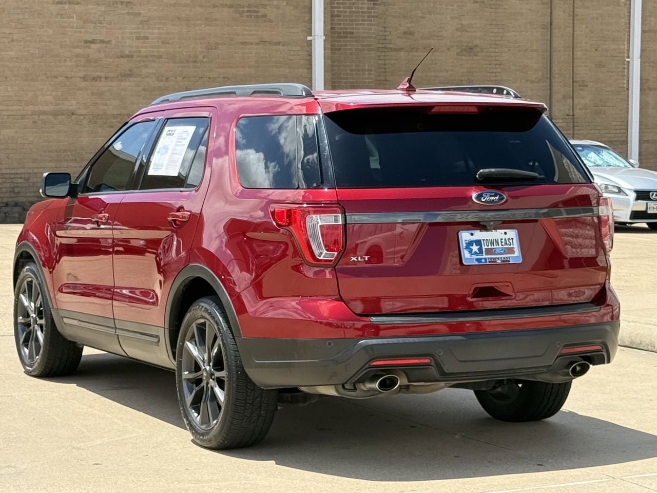 Certified 2019 Ford Explorer XLT w/ Equipment Group 202A FWD image 5