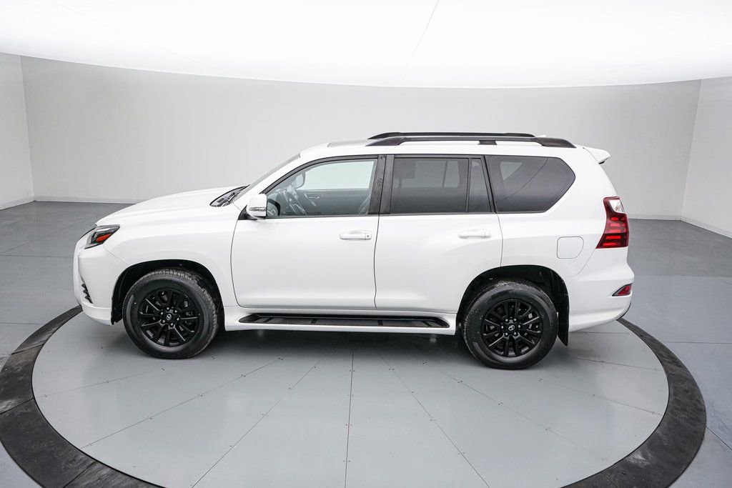 Used 2022 Lexus GX 460 w/ Black Line Special Edition image 2