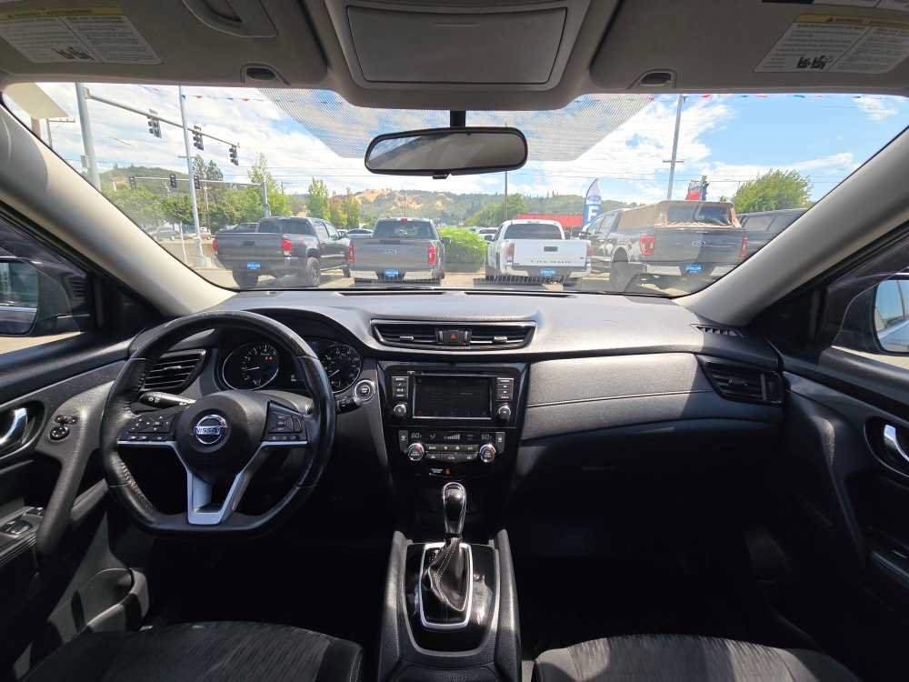 Used 2018 Nissan Rogue SV AWD/4WD image 15