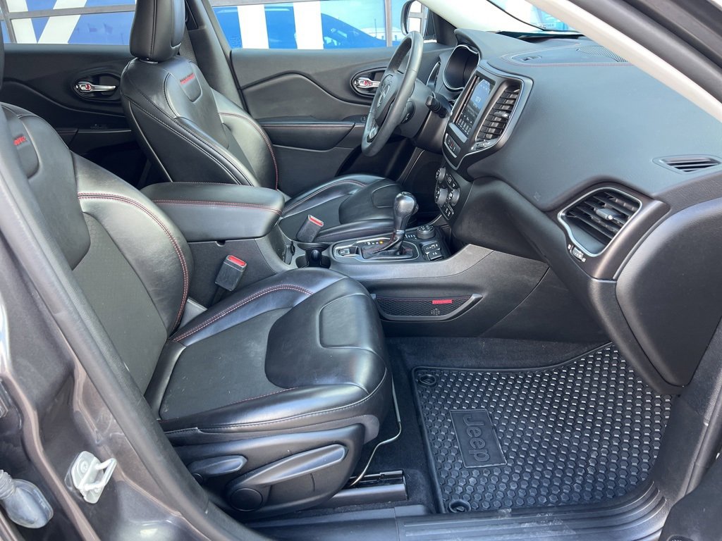 Used 2022 Jeep Cherokee Trailhawk image 12