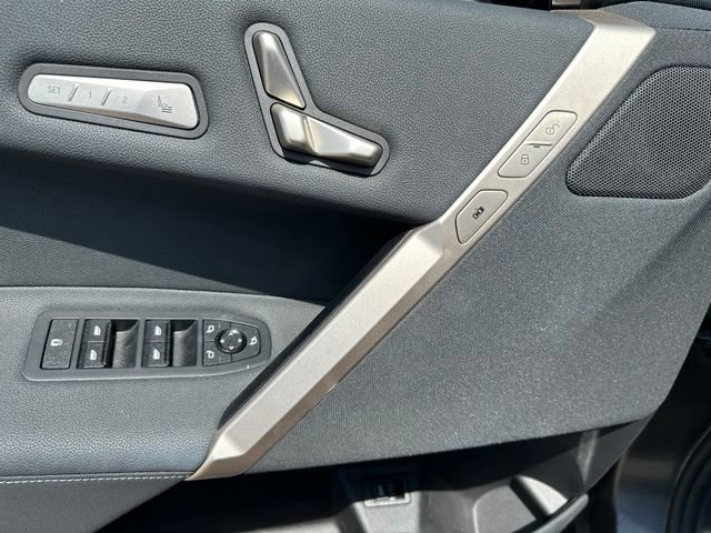 Used 2023 BMW iX xDrive50 w/ Sport Package AWD/4WD image 22