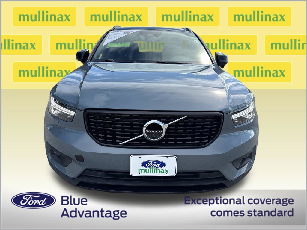 Used 2020 Volvo XC40 T4 R-Design FWD image 11