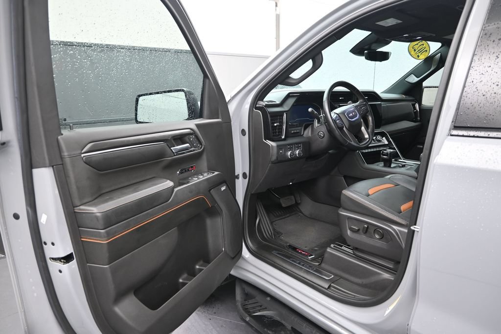 Used 2024 GMC Sierra 1500 AT4 w/ Technology Package AWD/4WD image 12