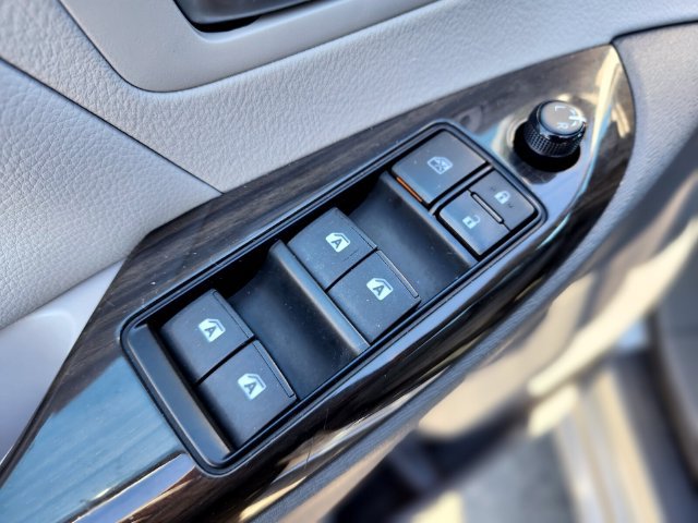 Used 2017 Toyota Sienna XLE Premium w/ Outdoor Package AWD/4WD image 18