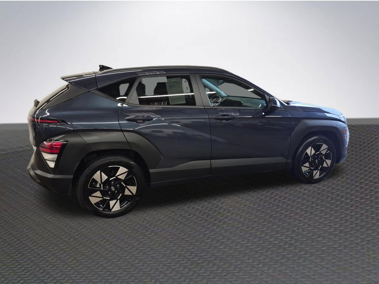 Used 2024 Hyundai Kona SEL w/ Convenience Package FWD image 4