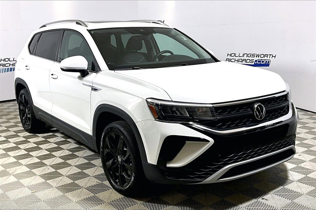 Used 2024 Volkswagen Taos SE image 3
