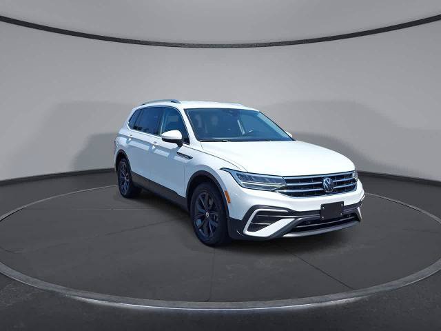 Used 2024 Volkswagen Tiguan SE AWD/4WD image 2