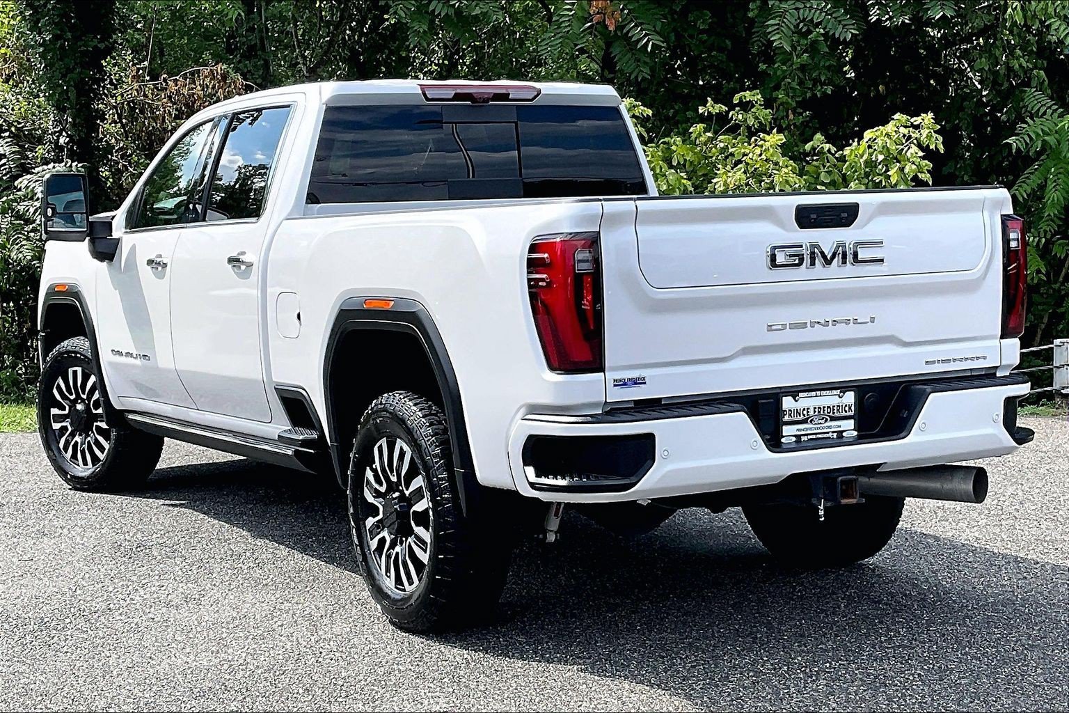 Used 2025 GMC Sierra 2500 Denali Ultimate AWD/4WD image 11