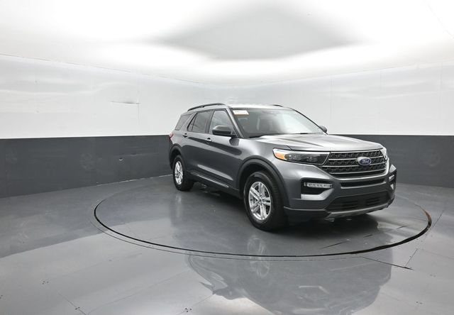 Certified 2024 Ford Explorer XLT w/ Equipment Group 202A AWD/4WD image 2