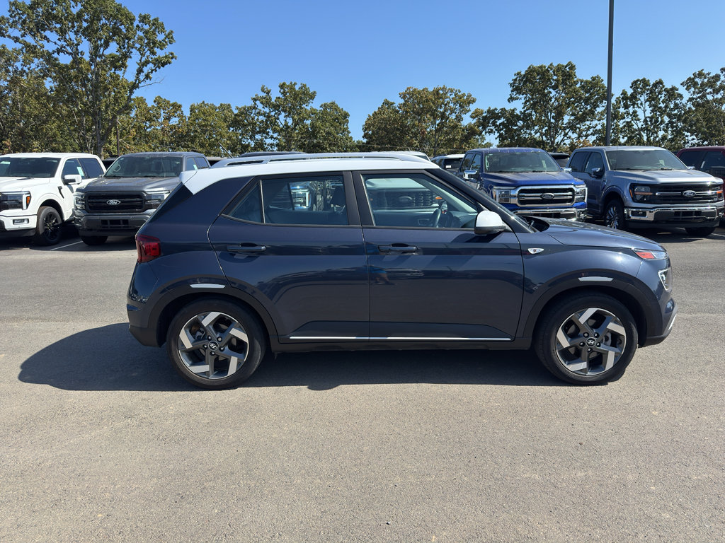 Used 2024 Hyundai Venue Limited FWD image 4
