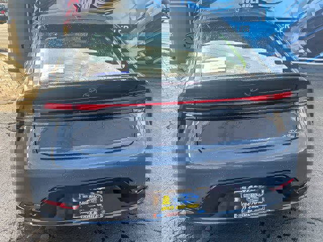 Used 2025 Toyota Prius XLE image 4