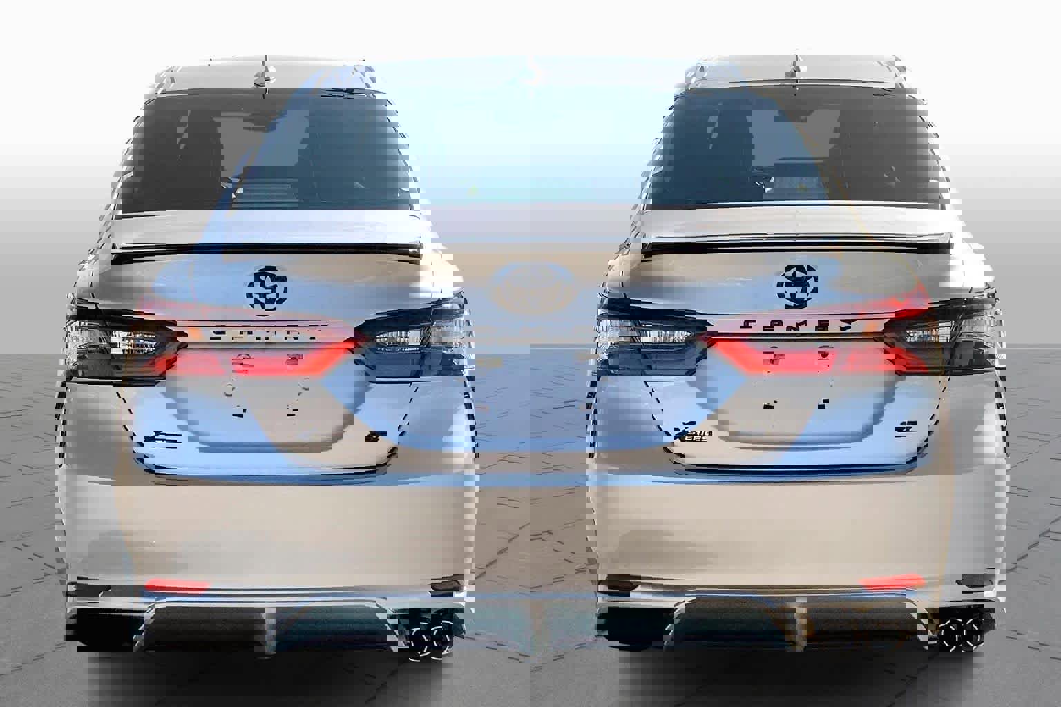 Used 2024 Toyota Camry SE image 4