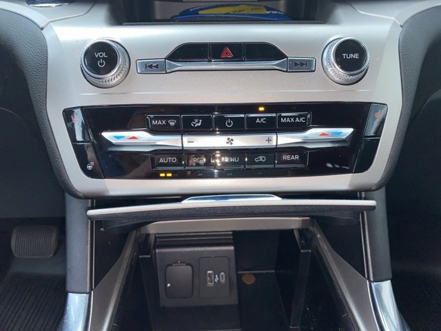 Certified 2022 Ford Explorer XLT w/ Equipment Group 202A image 13