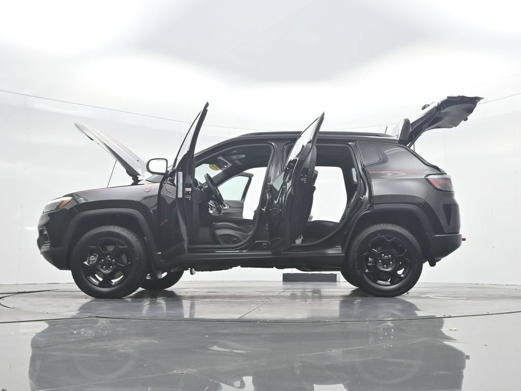 Used 2023 Jeep Compass Trailhawk w/ Trailhawk Elite Group AWD/4WD image 46