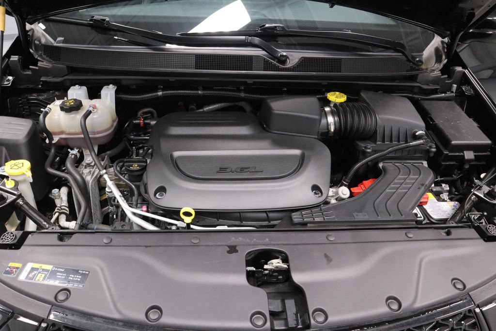 Used 2025 Chrysler Pacifica Limited FWD image 14