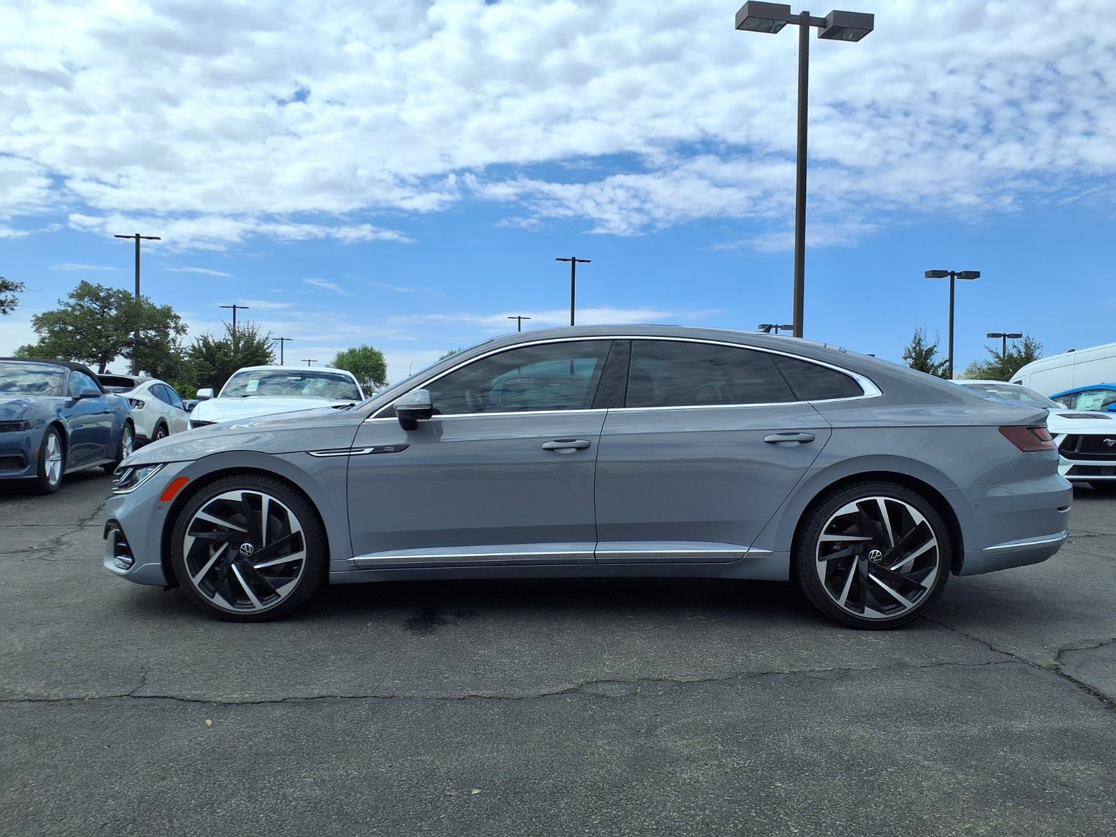 Used 2023 Volkswagen Arteon SEL Premium AWD/4WD image 3