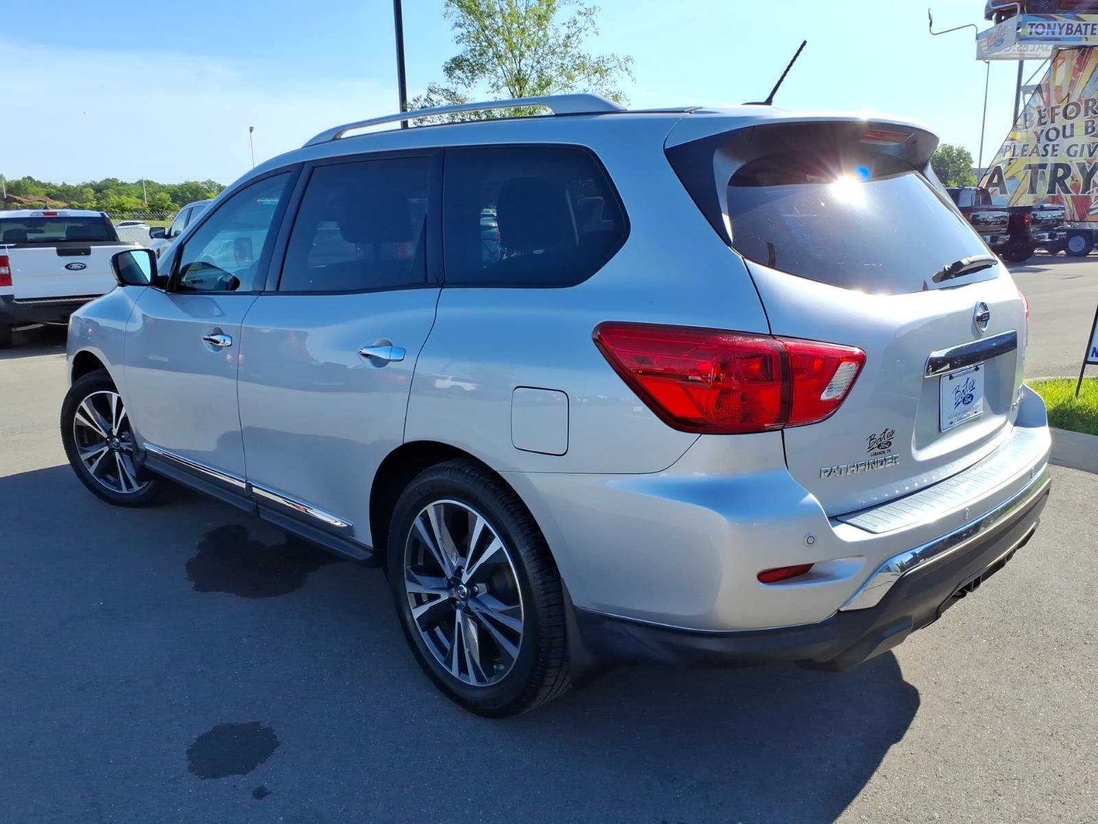 Used 2017 Nissan Pathfinder Platinum w/ Family Entertainment Package AWD/4WD image 5
