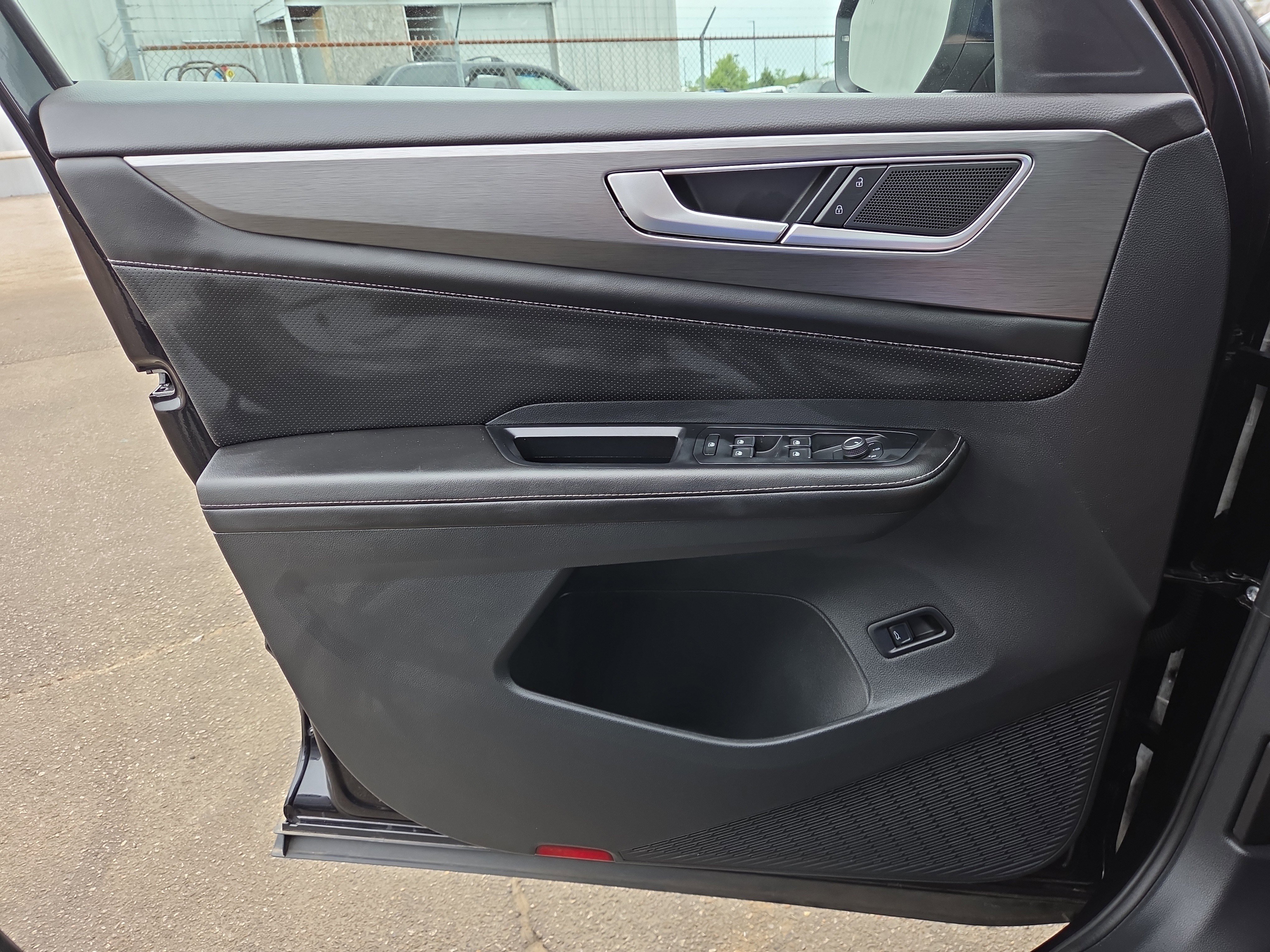 Used 2024 Volkswagen Atlas Cross Sport SE FWD image 18