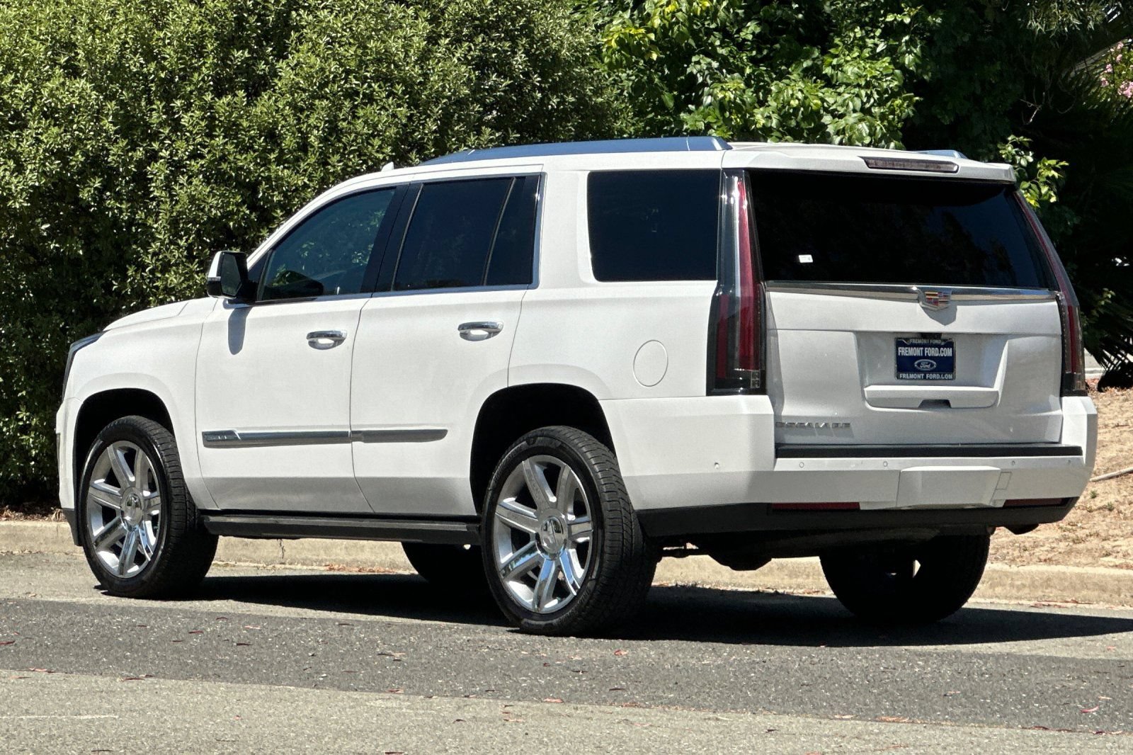 Used 2018 Cadillac Escalade Premium Luxury AWD/4WD image 5