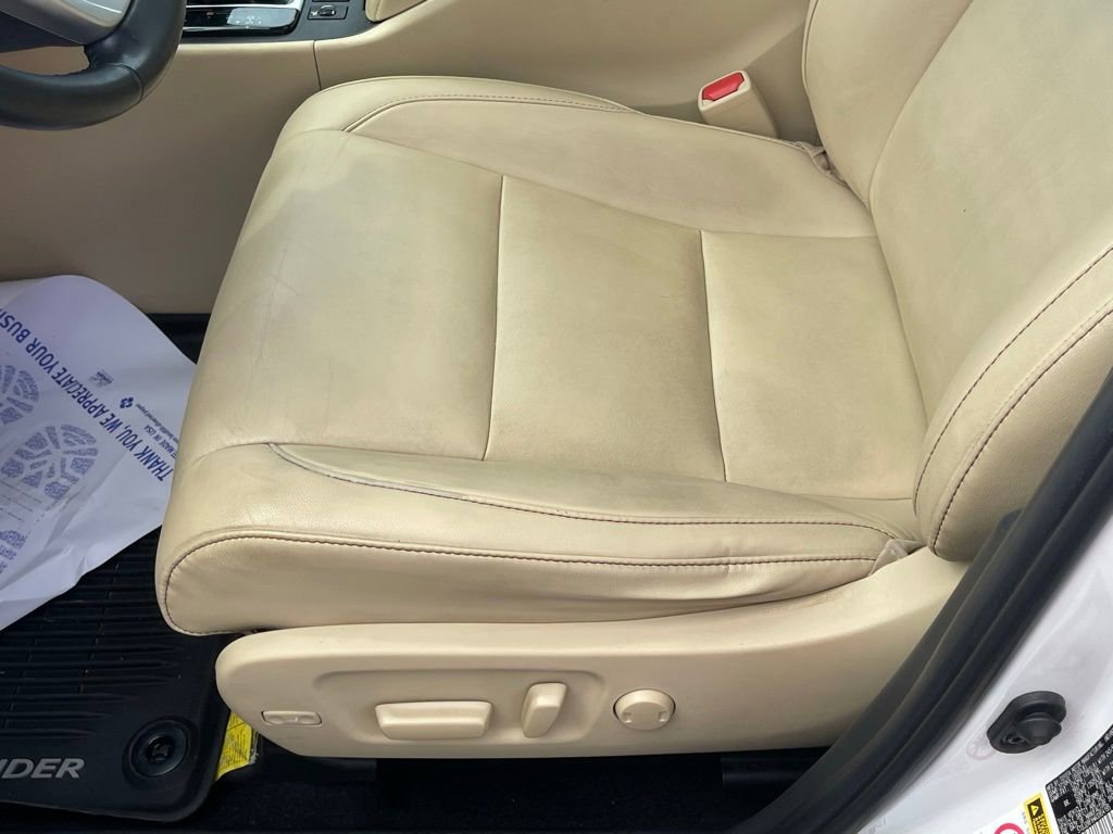 Used 2019 Toyota Highlander XLE AWD/4WD image 28