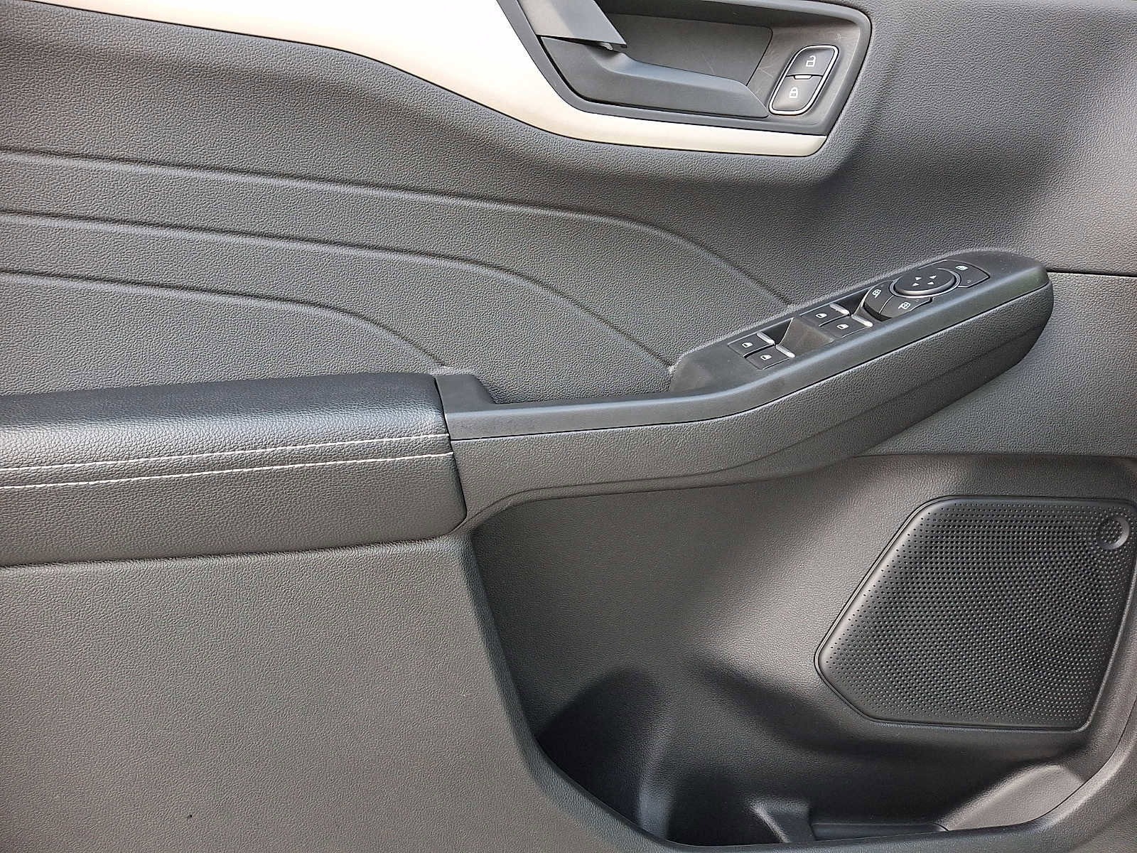 Certified 2022 Ford Escape SE image 12