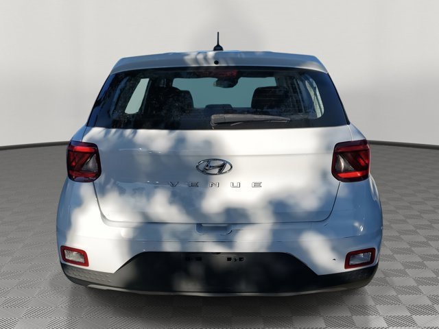 Used 2023 Hyundai Venue SE image 2