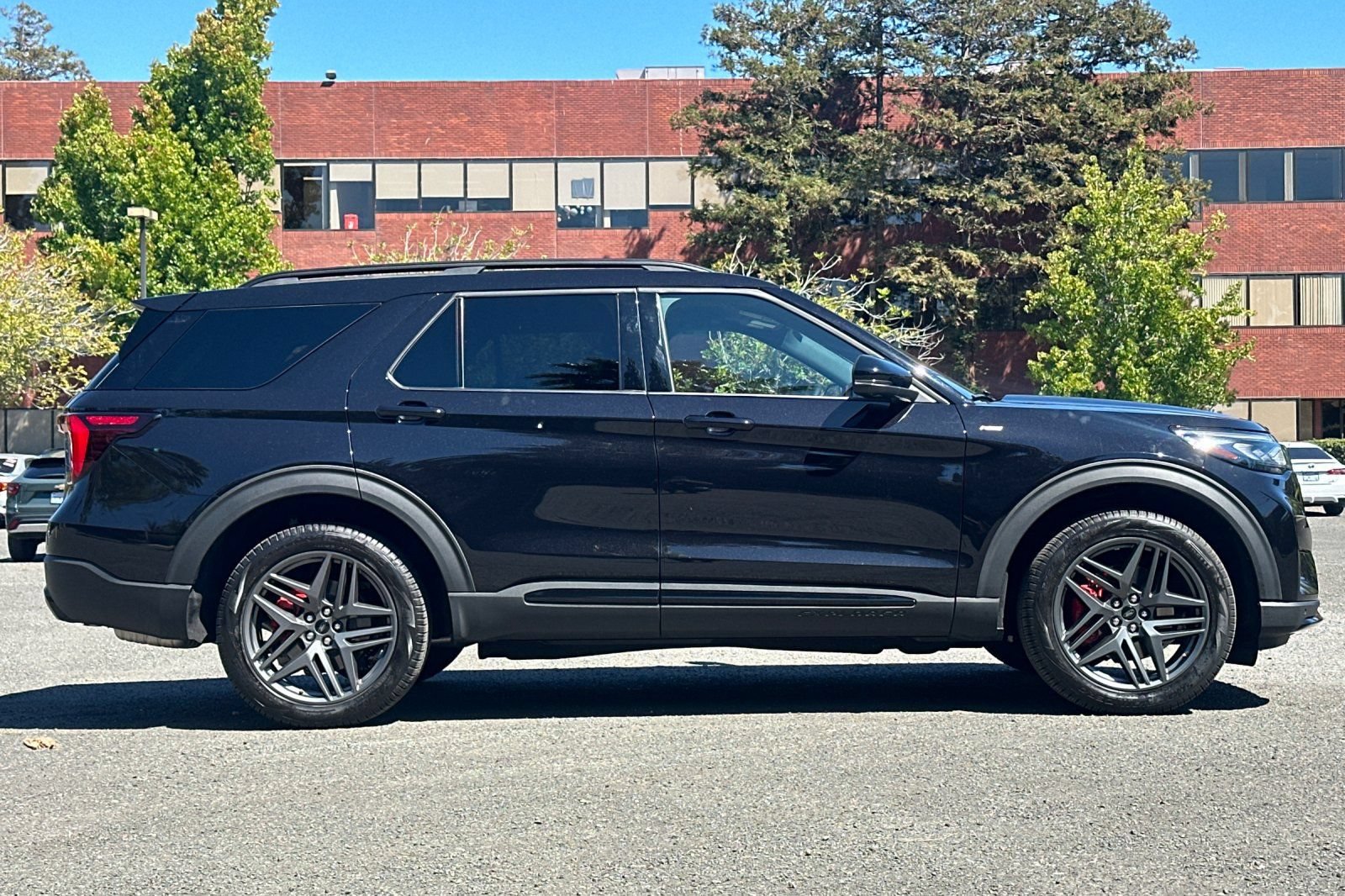 Certified 2025 Ford Explorer ST-Line w/ Premium Package AWD/4WD image 2