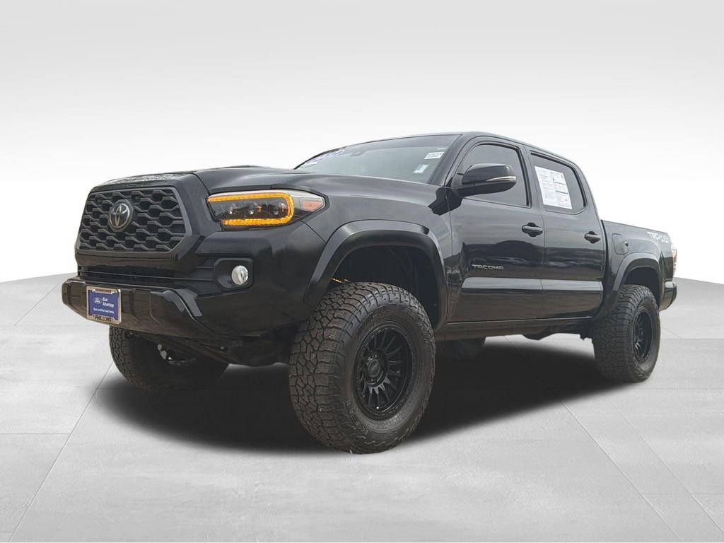 Used 2022 Toyota Tacoma TRD Sport w/ Technology Package AWD/4WD image 3