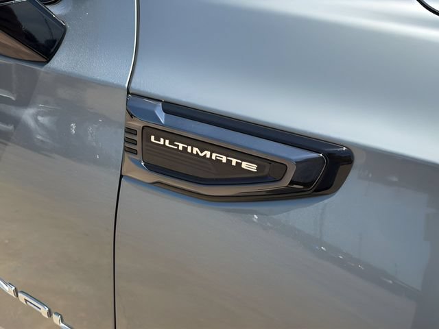 Used 2025 GMC Yukon Denali Ultimate AWD/4WD image 10