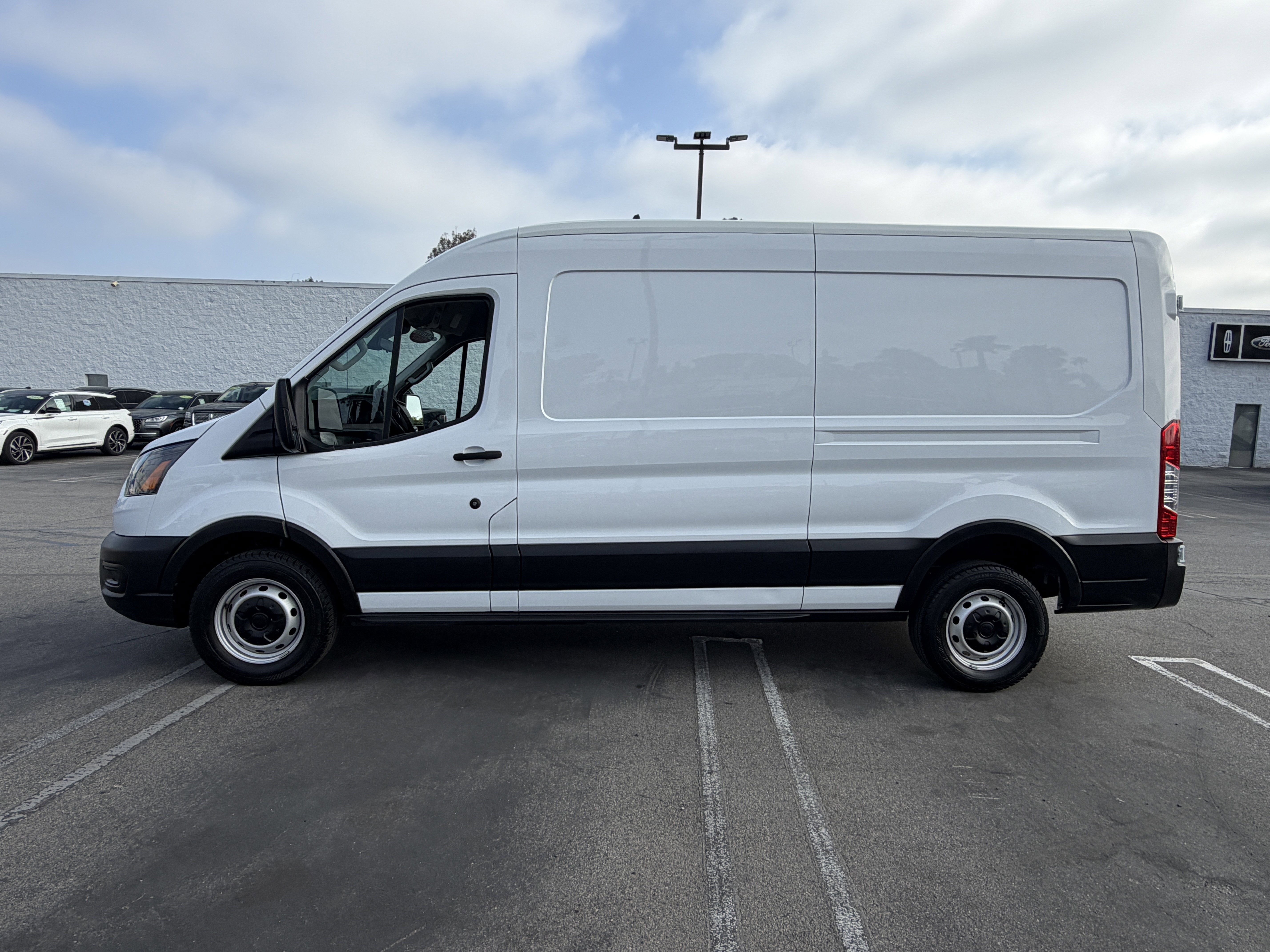 Certified 2023 Ford Transit 250 Medium Roof RWD image 4